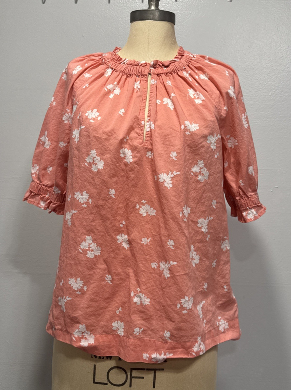 Gap Top Womens Keyhole Peach White Floral Short Sleeve Blouse Size S Casual Work